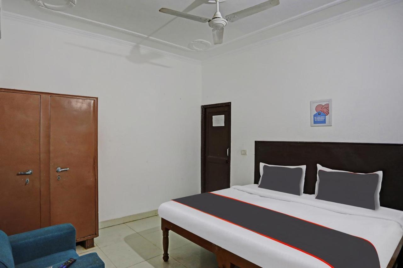 Collection O Mayank Guest House Near Iskcon Temple Noida Kālkāji Devi المظهر الخارجي الصورة