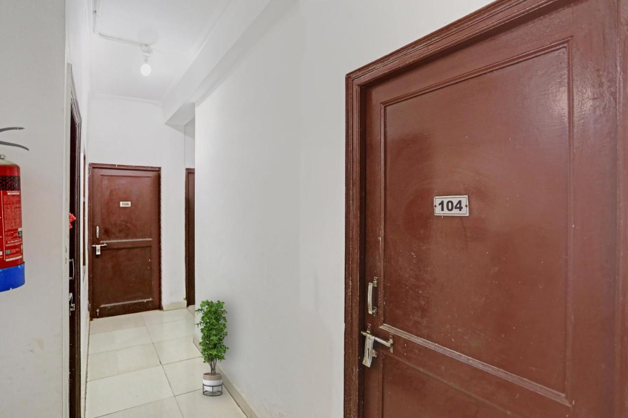 Collection O Mayank Guest House Near Iskcon Temple Noida Kālkāji Devi المظهر الخارجي الصورة