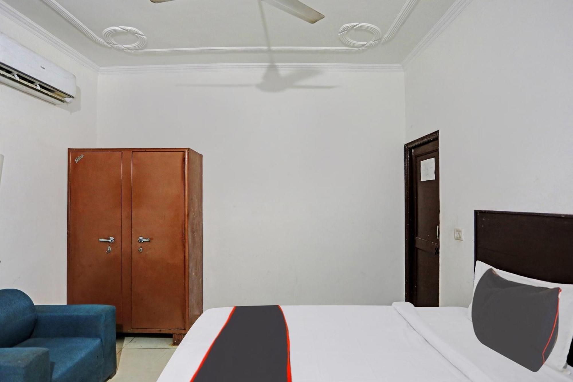 Collection O Mayank Guest House Near Iskcon Temple Noida Kālkāji Devi المظهر الخارجي الصورة