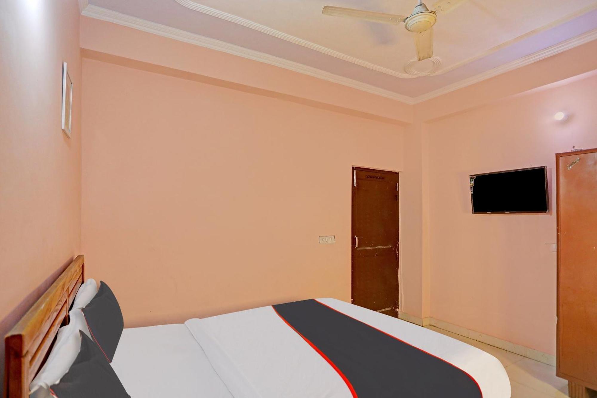 Collection O Mayank Guest House Near Iskcon Temple Noida Kālkāji Devi المظهر الخارجي الصورة