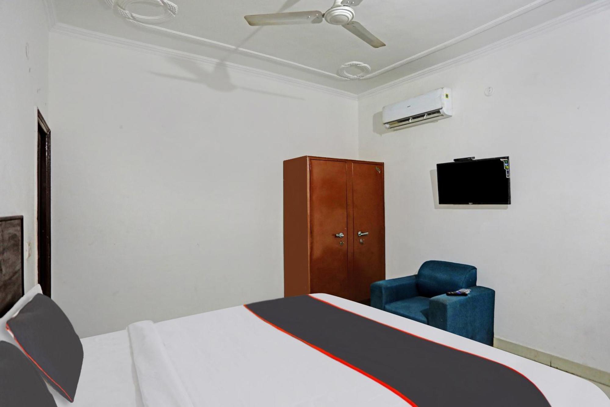 Collection O Mayank Guest House Near Iskcon Temple Noida Kālkāji Devi المظهر الخارجي الصورة
