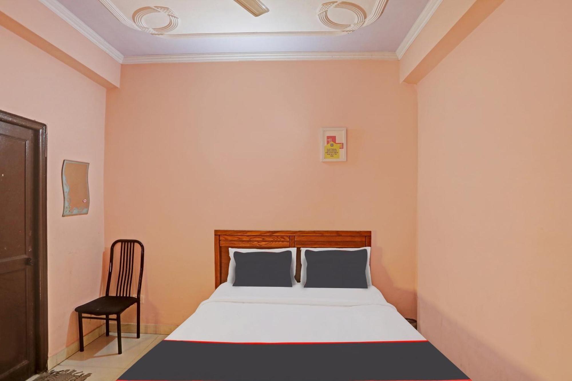Collection O Mayank Guest House Near Iskcon Temple Noida Kālkāji Devi المظهر الخارجي الصورة