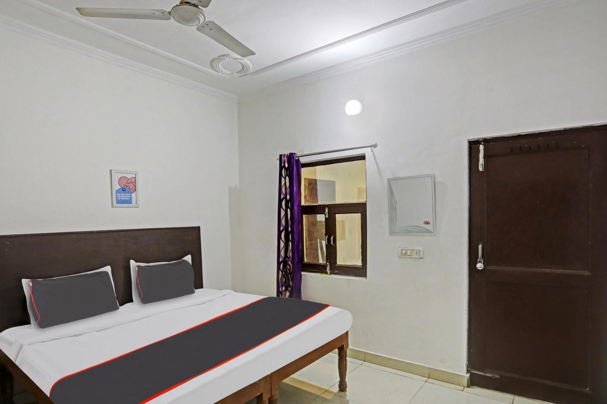 Collection O Mayank Guest House Near Iskcon Temple Noida Kālkāji Devi المظهر الخارجي الصورة