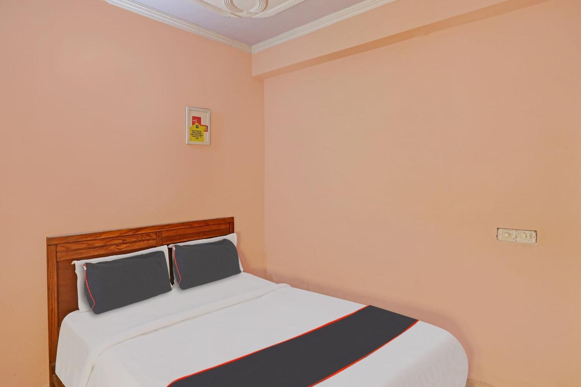 Collection O Mayank Guest House Near Iskcon Temple Noida Kālkāji Devi المظهر الخارجي الصورة