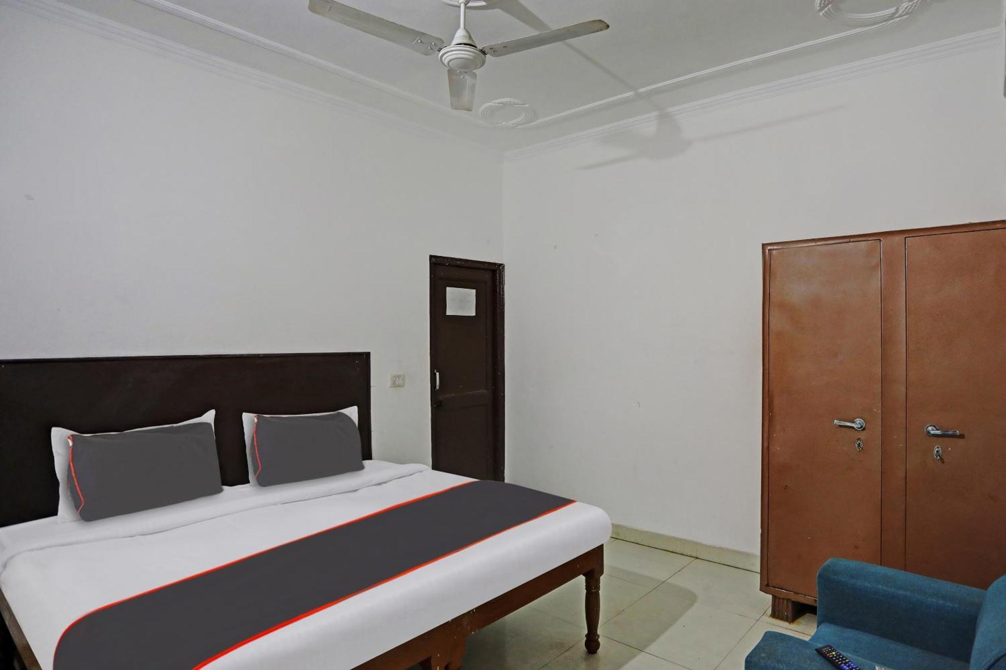 Collection O Mayank Guest House Near Iskcon Temple Noida Kālkāji Devi المظهر الخارجي الصورة